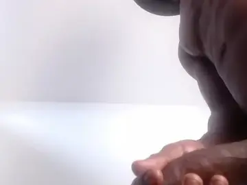 Stripchat Live Sex Cam of drake_brwon_23