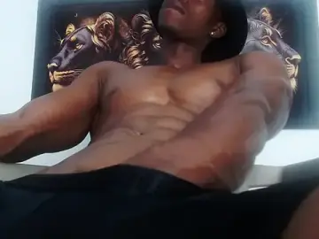 Stripchat Live Porn of drake_brwon_23