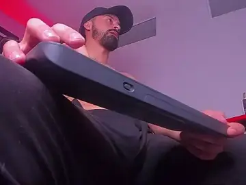 Stripchat Free Porn Cam of MAXIMUS_MASTER_