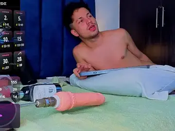 Stripchat Live Sex of Issac_james_