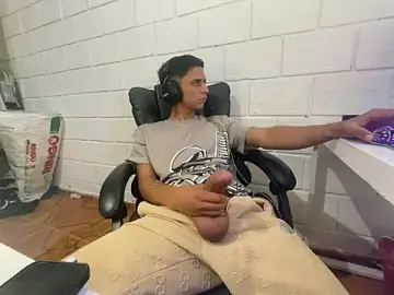 Stripchat Live Sex Cam of Max_TheHorseDick