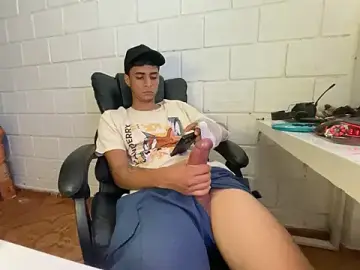 Stripchat Best live sex cam show of Max_TheHorseDick