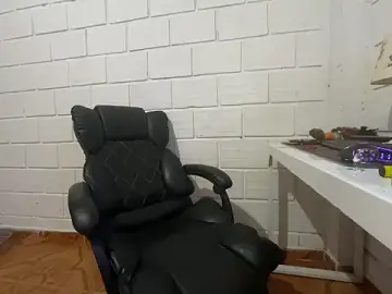 Stripchat Sex Chat of Max_TheHorseDick