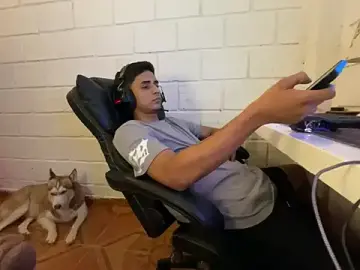 Stripchat Watch Live Sex Cams of Max_TheHorseDick