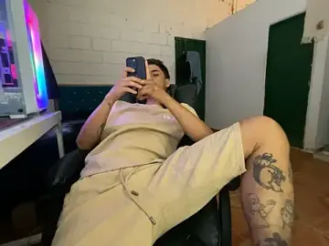 Stripchat Nude Webcam of Max_TheHorseDick