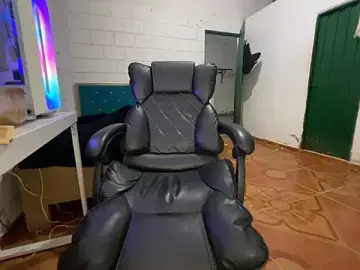 Stripchat Sex Cam of Max_TheHorseDick