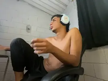 Stripchat Best Webcam of Max_TheHorseDick