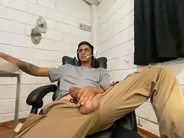 Stripchat Sex Chat of Max_TheHorseDick