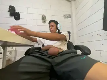 Stripchat Best Webcam of Max_TheHorseDick