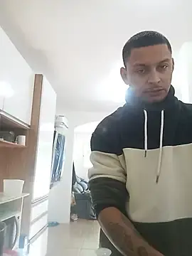 Stripchat Sex Cam of emrehliug12