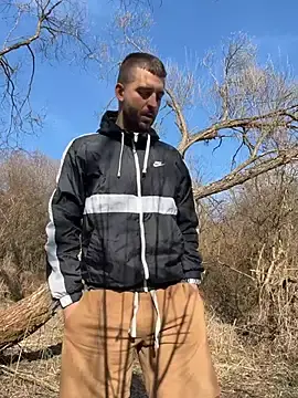 Stripchat Live Sex Cam of Pablo_Hornyguy95