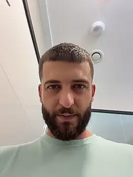 Stripchat Live Sex Cam of Pablo_Hornyguy95