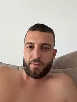 Stripchat Live Porn of Pablo_Hornyguy95
