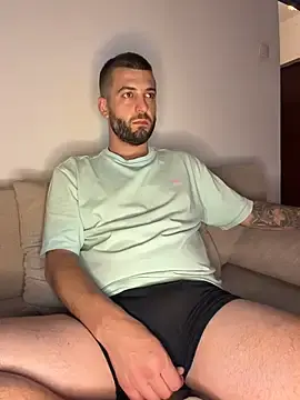 Stripchat Sex Cam of Pablo_Hornyguy95