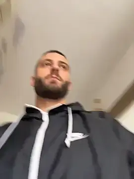 Stripchat Free Porn Cam of Pablo_Hornyguy95