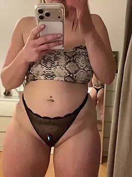 Stripchat Free Live Porn of Petite_minette30