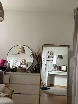 Stripchat Live Sex Cam of Petite_minette30