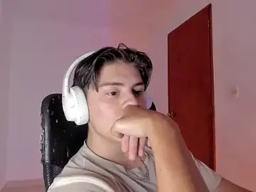 Stripchat Adult Webcam of Giordano_Russo