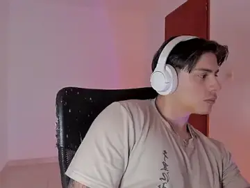 Stripchat Sex Cam of Giordano_Russo