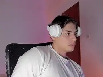 Stripchat Free Porn Cam of Giordano_Russo