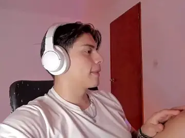 Stripchat Adult Webcam of Giordano_Russo