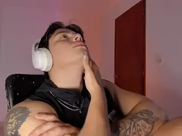 Stripchat Watch Live Sex Cams of Giordano_Russo