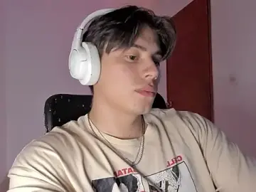 Stripchat Adult Webcam of Giordano_Russo