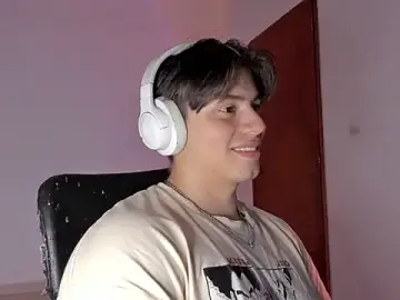 Stripchat Sex Cam of Giordano_Russo