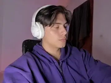 Stripchat Sex Cam of Giordano_Russo