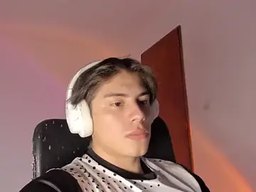 Stripchat Live Sex Cam of Giordano_Russo