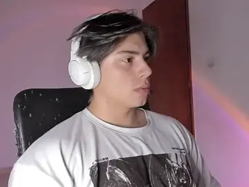 Stripchat Free Porn Cam of Giordano_Russo