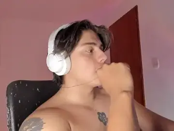 Stripchat Sex Cam of Giordano_Russo