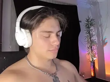 Stripchat Free Porn Cam of Giordano_Russo