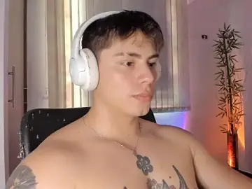 Stripchat Adult Webcam of Giordano_Russo