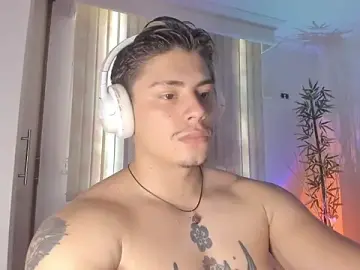 Stripchat Watch Live Sex Cams of Giordano_Russo