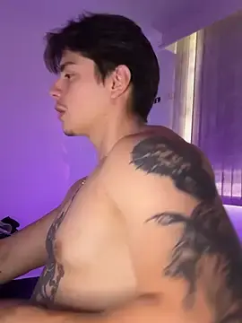 Stripchat Sex Cam of Giordano_Russo