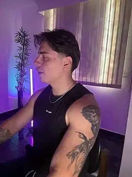 Stripchat Watch Live Sex Cams of Giordano_Russo