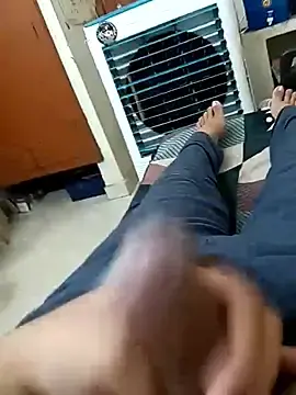 Stripchat Live Sex Cam of wrong_man25