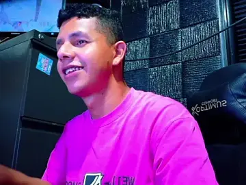 Stripchat Free Porn Cam of boy_bigcock24cm