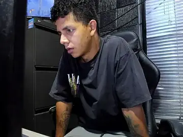 Stripchat Live Sex of boy_bigcock24cm