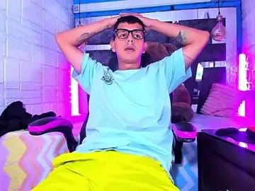 Stripchat Sex Cam of g_lincoln