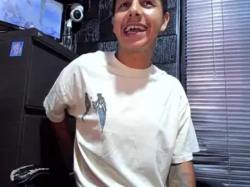 Stripchat Sex Cam of g_lincoln