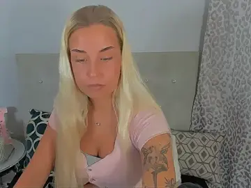Stripchat Sex Cam of KristyHoney