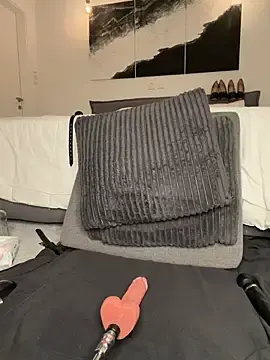 Stripchat Best live sex cam show of Laurahorney_xo