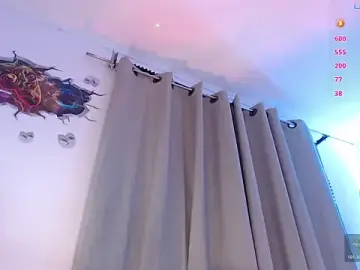 Stripchat Sex Cam of Emmy_Ruiz