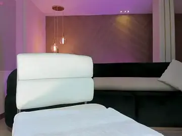 Stripchat Sex Cam of NiaHolland