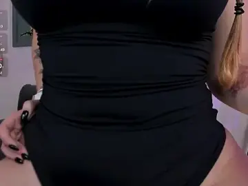 Stripchat Live Sex Cam of NiaHolland