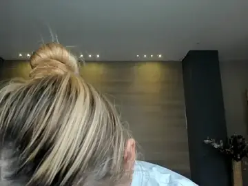 Stripchat Nude Webcam of NiaHolland