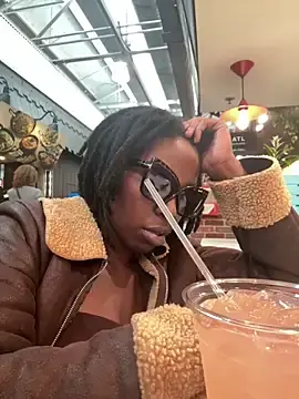 Stripchat Adult Webcams of choclatepeaach