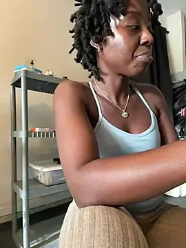 Stripchat Free Porn Cam of choclatepeaach